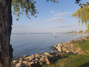 Sunset Beach Apartment direkt am Strand mit Pool Garten Terasse viel Komfort, Siofok
